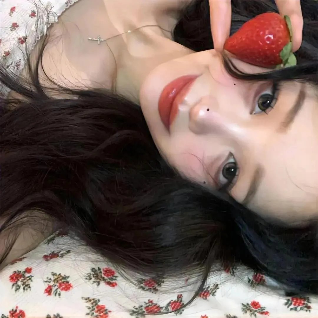 隔壁的女孩 封面